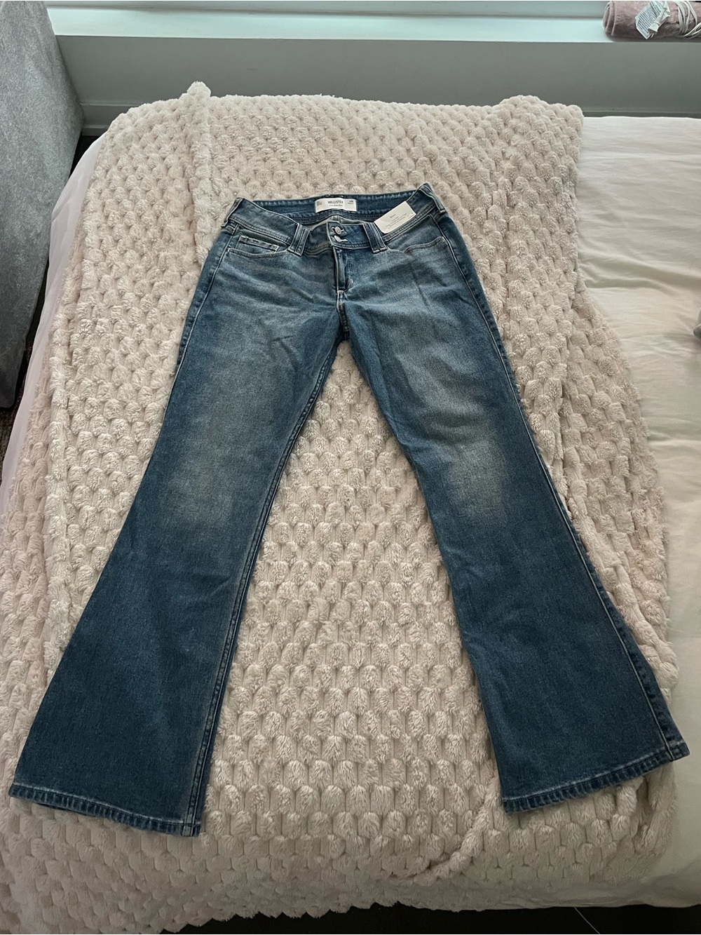 HOLLISTER Low-Rise Boot Jeans